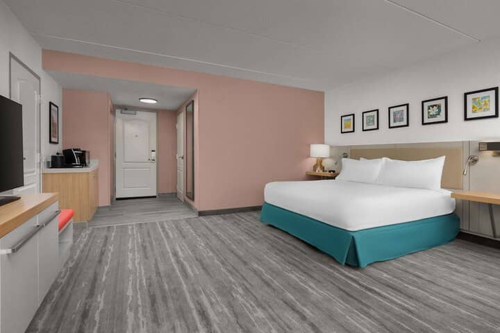 Room 16 of 40